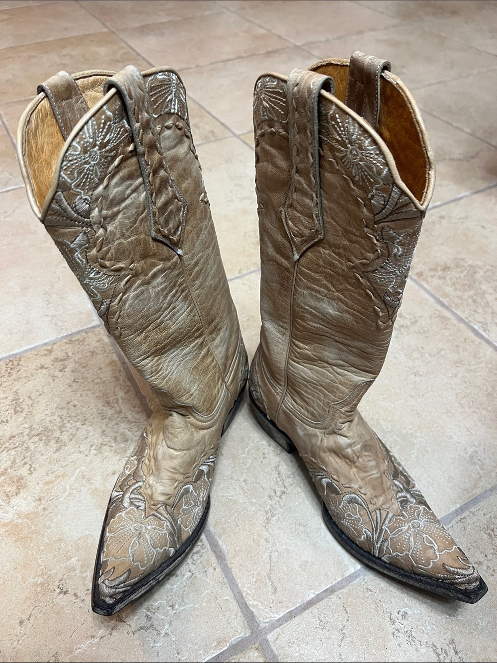 Old Gringo | Erin Vesuvio Bone, Floral Embroidered Boots Size 7.
